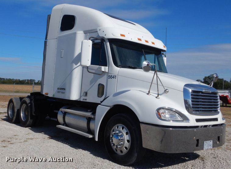 image for item DH5197 2006 Freightliner Columbia  semi truck