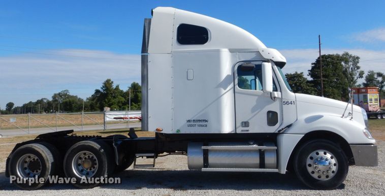image for item DH5197 2006 Freightliner Columbia  semi truck
