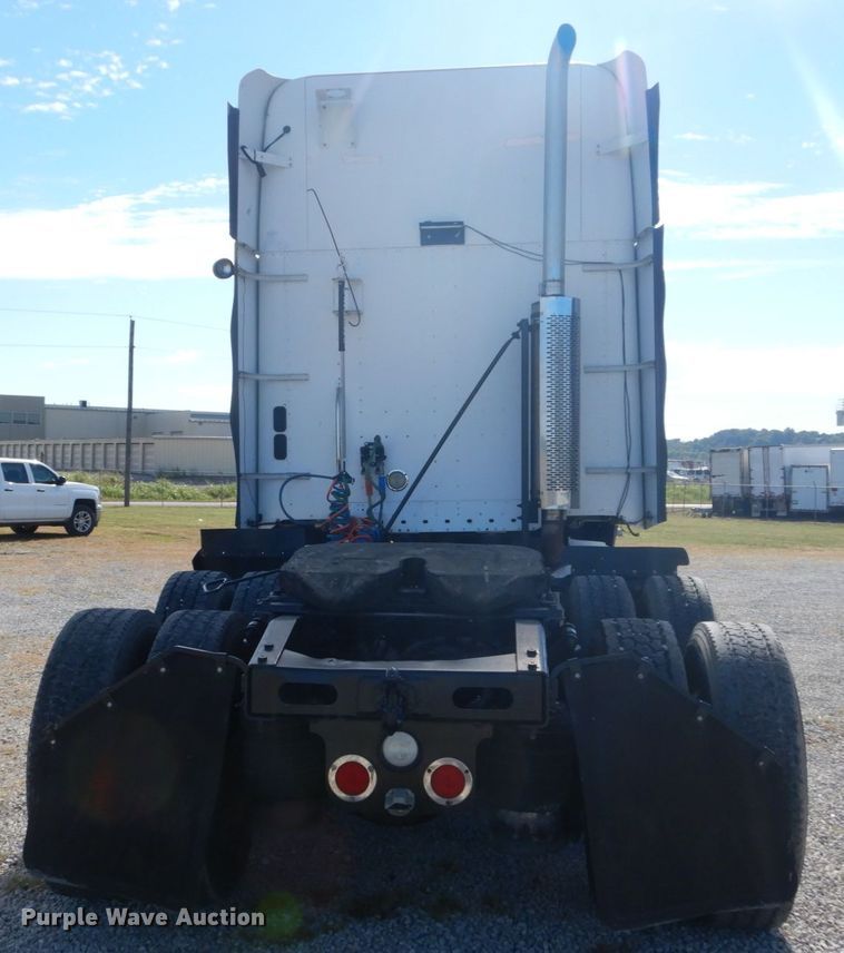 image for item DH5197 2006 Freightliner Columbia  semi truck