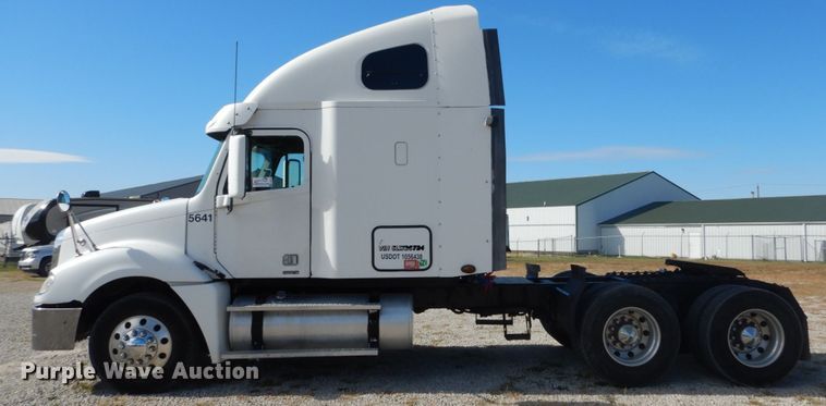 image for item DH5197 2006 Freightliner Columbia  semi truck