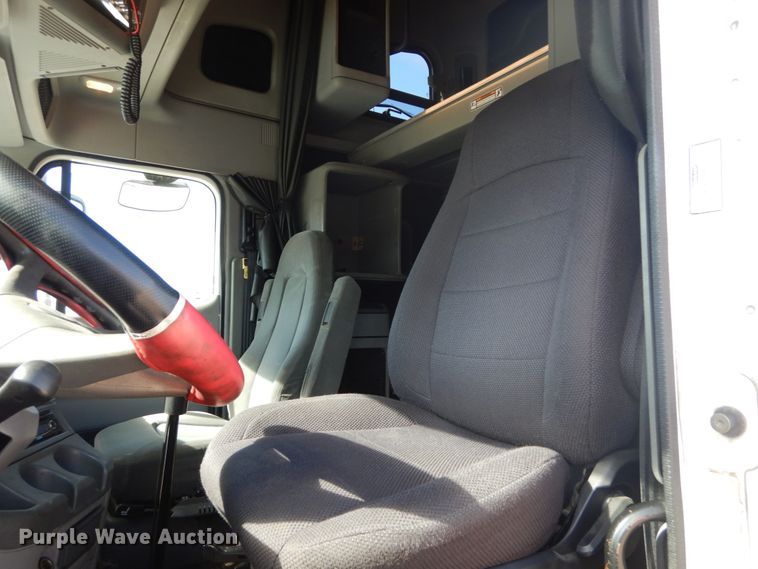 image for item DH5197 2006 Freightliner Columbia  semi truck