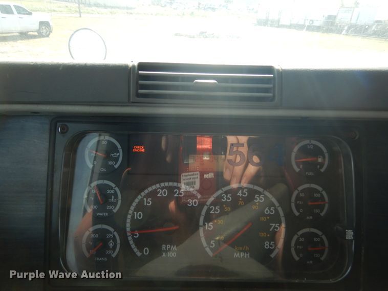 image for item DH5197 2006 Freightliner Columbia  semi truck