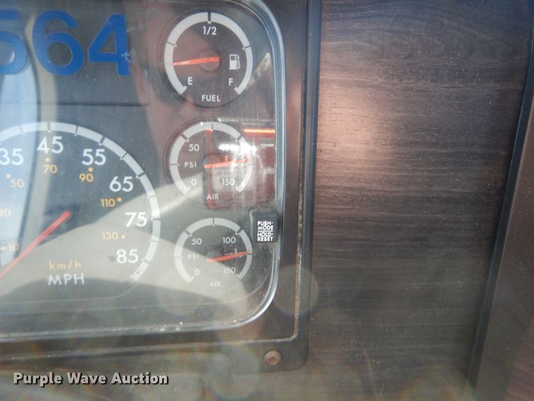 image for item DH5197 2006 Freightliner Columbia  semi truck