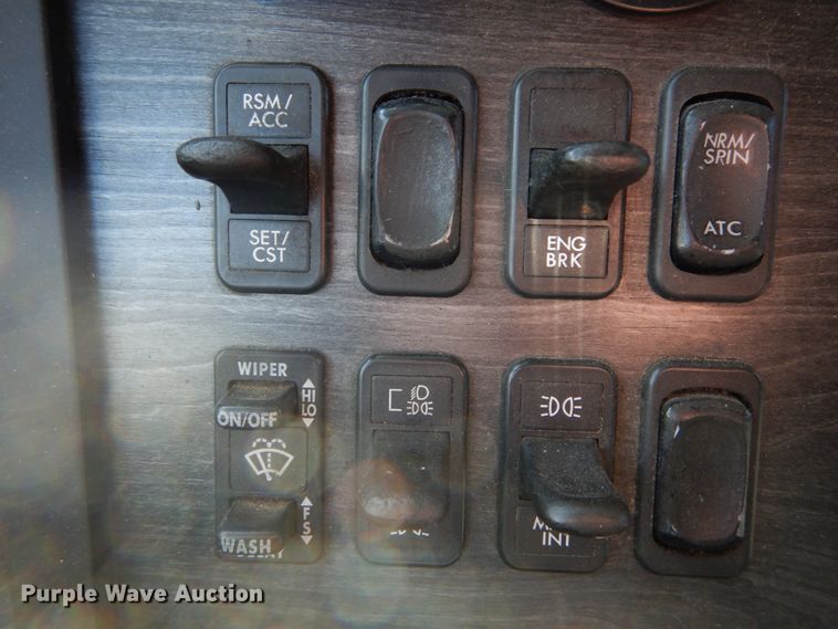 image for item DH5197 2006 Freightliner Columbia  semi truck