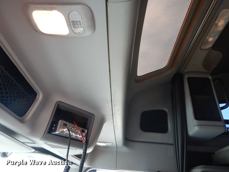 image for item DH5197 2006 Freightliner Columbia  semi truck