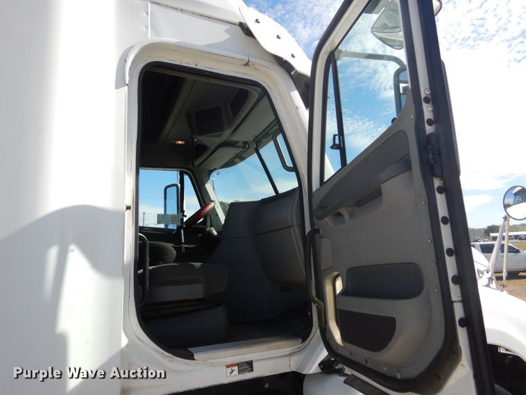 image for item DH5197 2006 Freightliner Columbia  semi truck