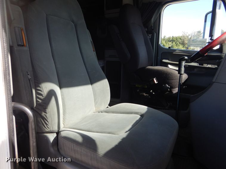 image for item DH5197 2006 Freightliner Columbia  semi truck