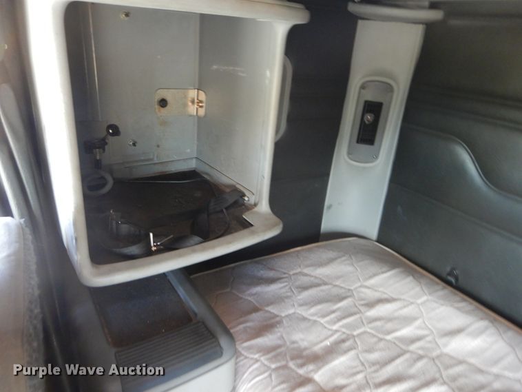 image for item DH5197 2006 Freightliner Columbia  semi truck