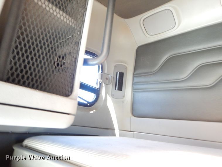 image for item DH5197 2006 Freightliner Columbia  semi truck