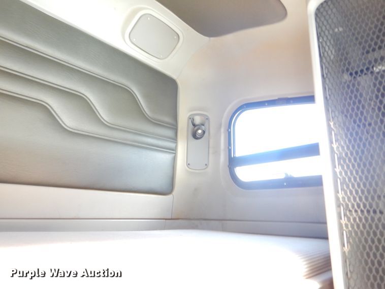 image for item DH5197 2006 Freightliner Columbia  semi truck