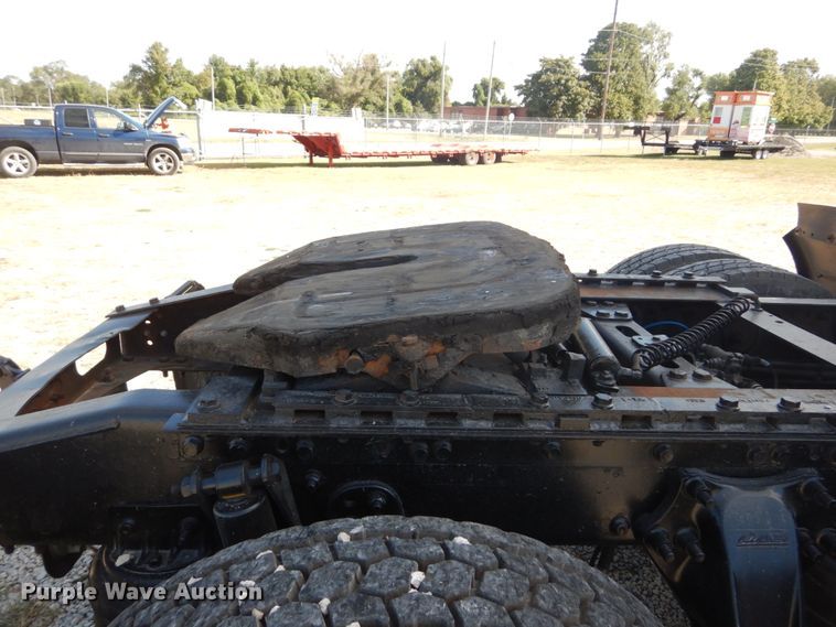 image for item DH5197 2006 Freightliner Columbia  semi truck