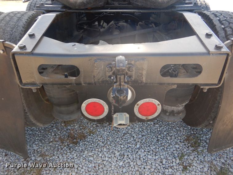 image for item DH5197 2006 Freightliner Columbia  semi truck