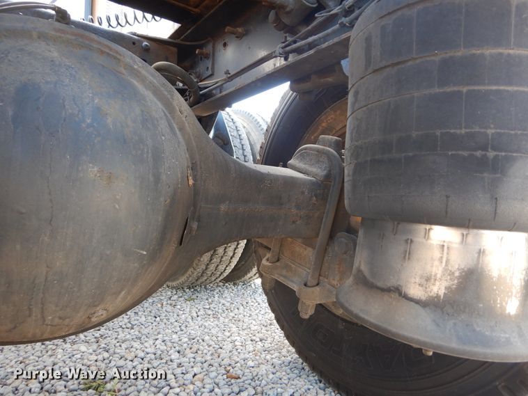 image for item DH5197 2006 Freightliner Columbia  semi truck