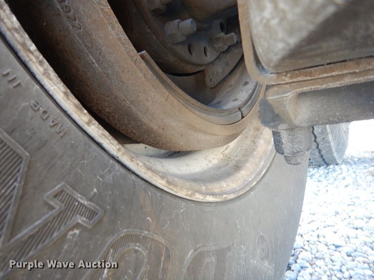 image for item DH5197 2006 Freightliner Columbia  semi truck