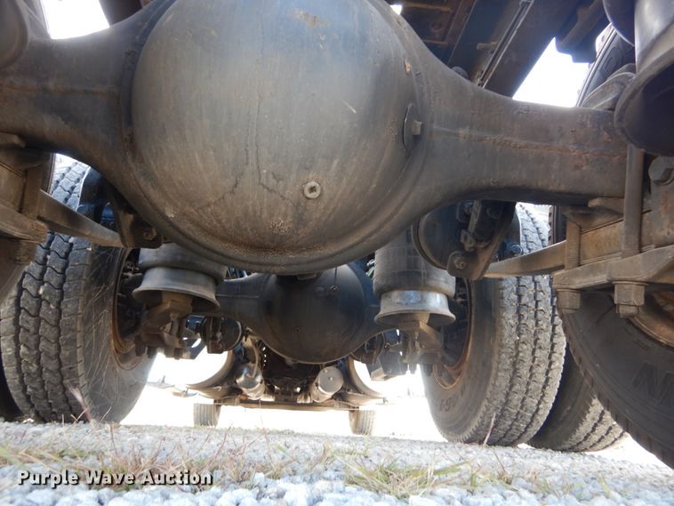 image for item DH5197 2006 Freightliner Columbia  semi truck