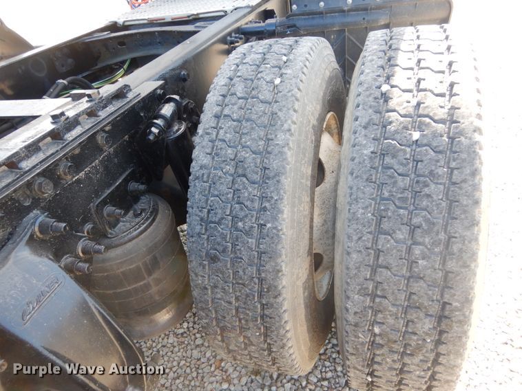 image for item DH5197 2006 Freightliner Columbia  semi truck