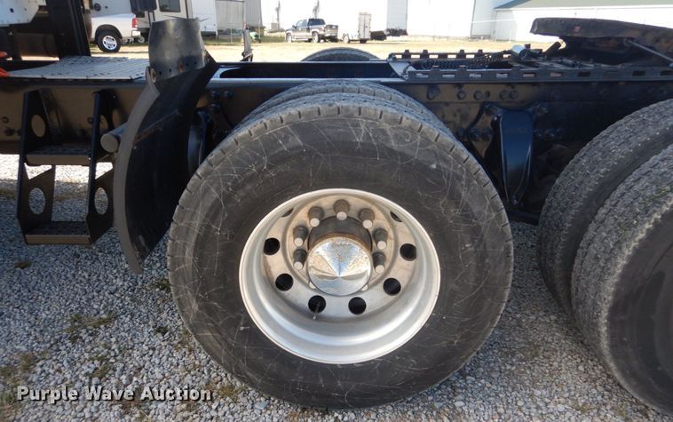 image for item DH5197 2006 Freightliner Columbia  semi truck