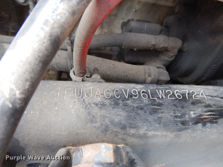 image for item DH5197 2006 Freightliner Columbia  semi truck