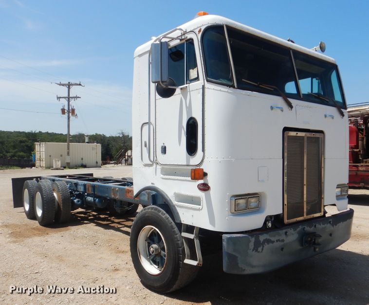 image for item DI0283 1990 Peterbilt 362  truck cab and chassis