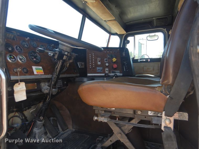 image for item DI0283 1990 Peterbilt 362  truck cab and chassis