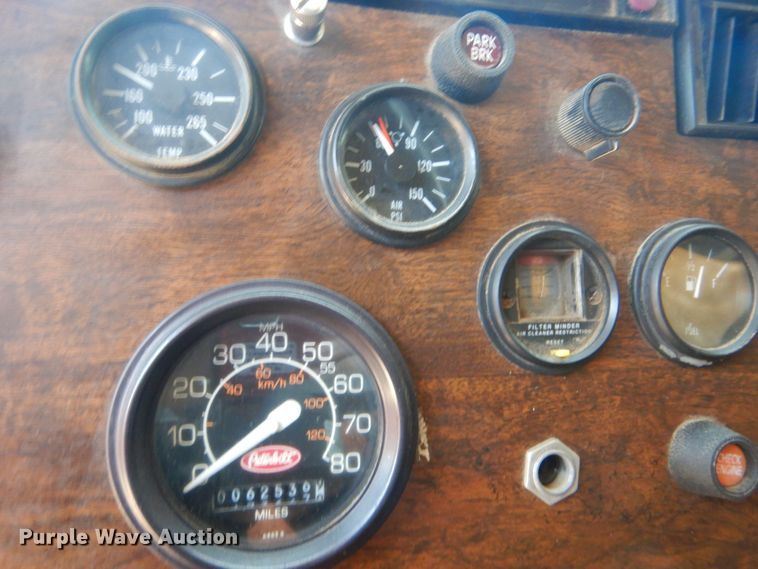 image for item DI0283 1990 Peterbilt 362  truck cab and chassis