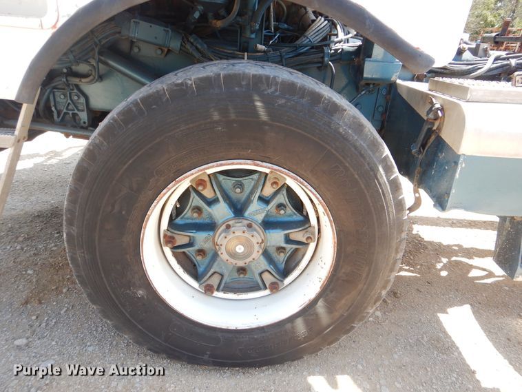 image for item DI0283 1990 Peterbilt 362  truck cab and chassis