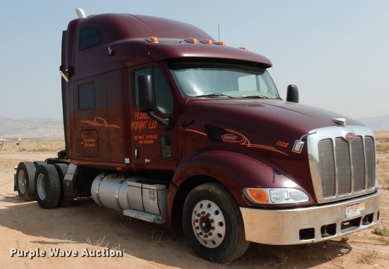 image for item DJ6532 2010 Peterbilt 387  semi truck