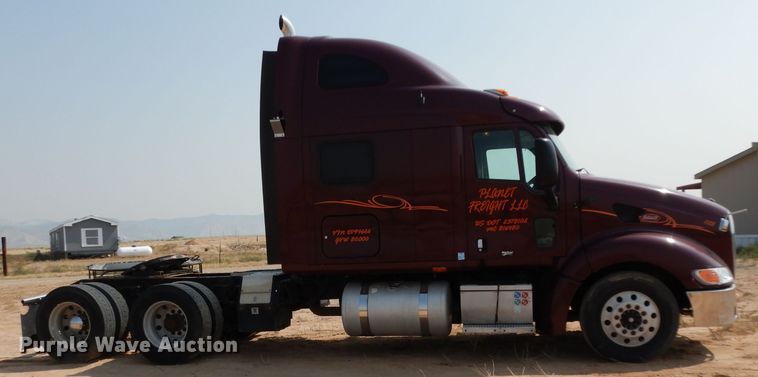 image for item DJ6532 2010 Peterbilt 387  semi truck