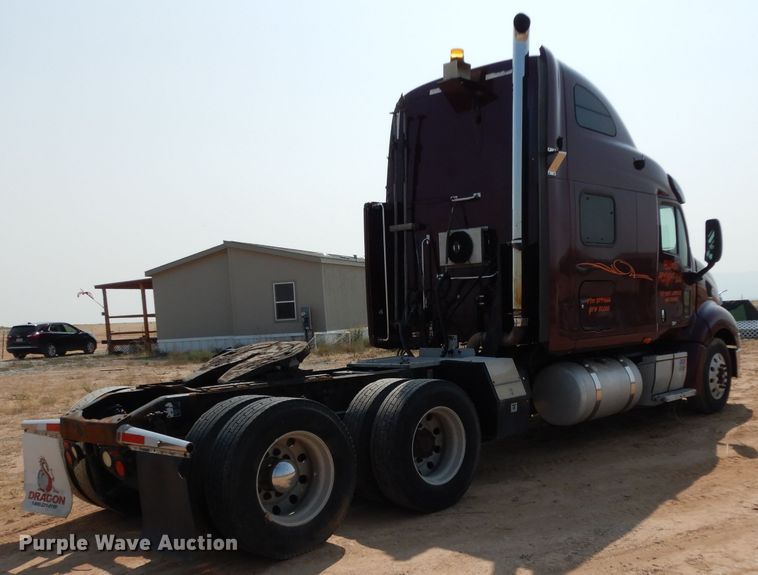 image for item DJ6532 2010 Peterbilt 387  semi truck