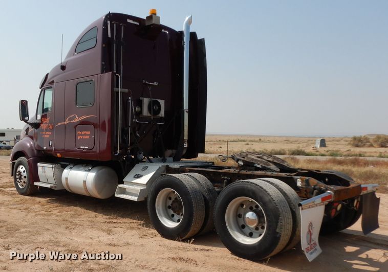 image for item DJ6532 2010 Peterbilt 387  semi truck