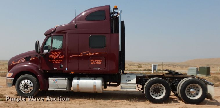 image for item DJ6532 2010 Peterbilt 387  semi truck