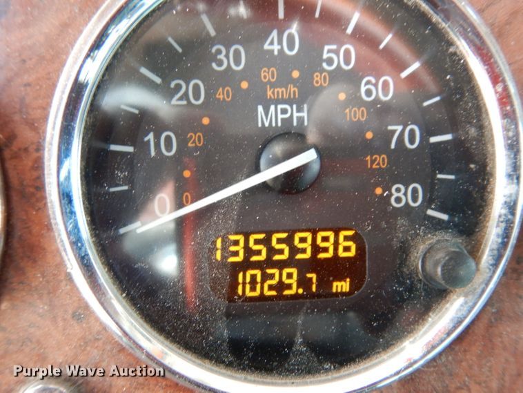 image for item DJ6532 2010 Peterbilt 387  semi truck