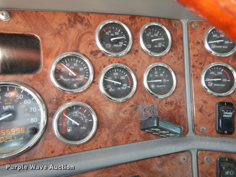 image for item DJ6532 2010 Peterbilt 387  semi truck