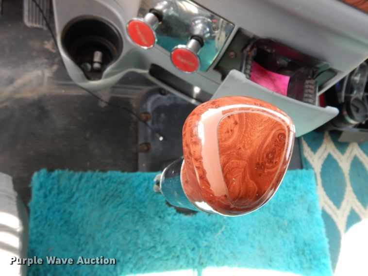 image for item DJ6532 2010 Peterbilt 387  semi truck