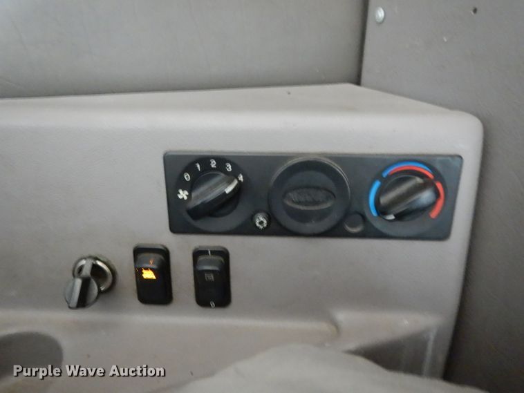 image for item DJ6532 2010 Peterbilt 387  semi truck