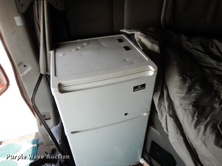 image for item DJ6532 2010 Peterbilt 387  semi truck