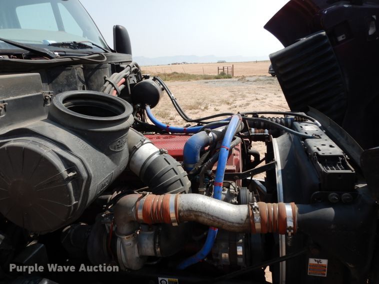 image for item DJ6532 2010 Peterbilt 387  semi truck