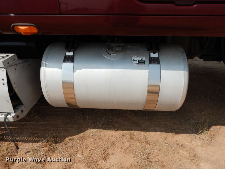 image for item DJ6532 2010 Peterbilt 387  semi truck