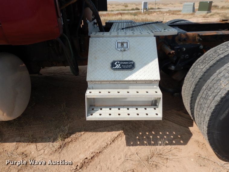 image for item DJ6532 2010 Peterbilt 387  semi truck