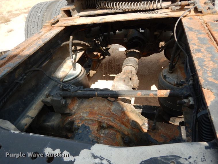 image for item DJ6532 2010 Peterbilt 387  semi truck