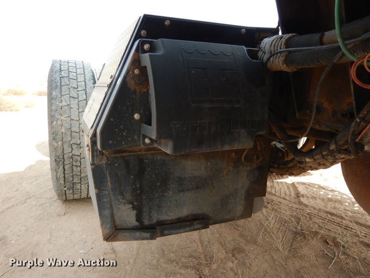 image for item DJ6532 2010 Peterbilt 387  semi truck