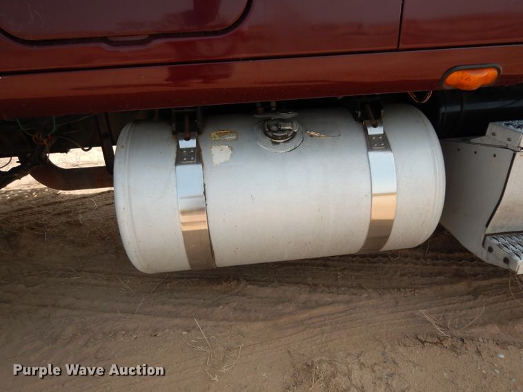 image for item DJ6532 2010 Peterbilt 387  semi truck