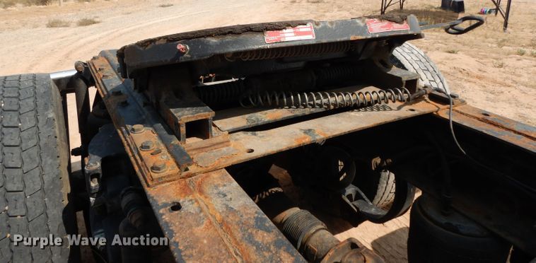 image for item DJ6532 2010 Peterbilt 387  semi truck