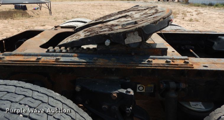 image for item DJ6532 2010 Peterbilt 387  semi truck