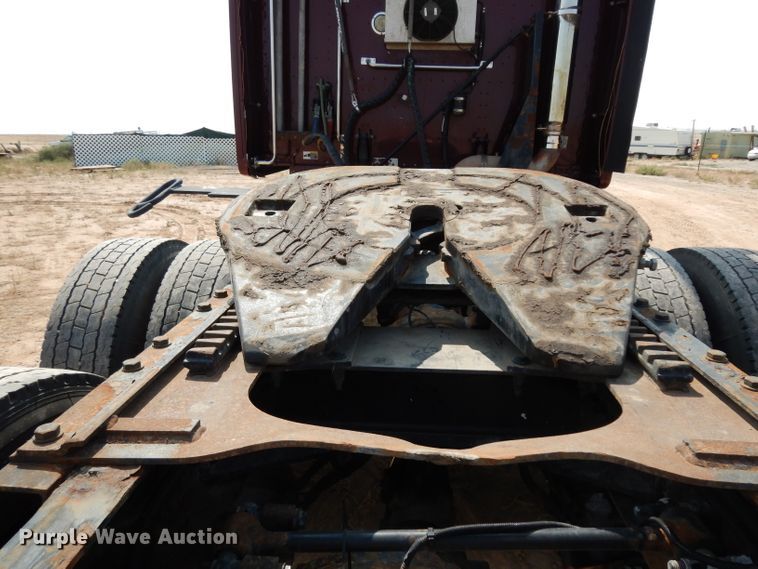 image for item DJ6532 2010 Peterbilt 387  semi truck