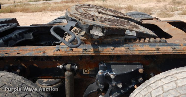 image for item DJ6532 2010 Peterbilt 387  semi truck