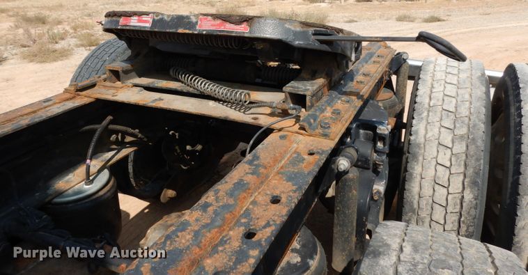 image for item DJ6532 2010 Peterbilt 387  semi truck