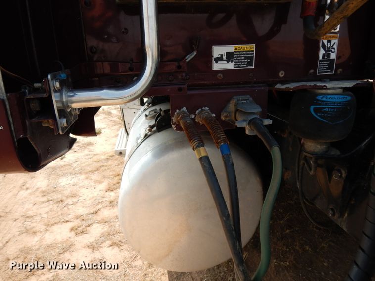 image for item DJ6532 2010 Peterbilt 387  semi truck