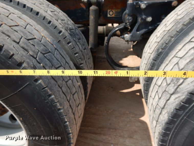 image for item DJ6532 2010 Peterbilt 387  semi truck