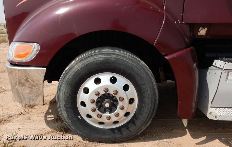 image for item DJ6532 2010 Peterbilt 387  semi truck